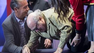 Danny DeVito, de 74 años, sufre aparatosa caída durante la presentación de 'Dumbo' en México [VIDEO]