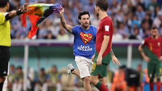 Qatar 2022: Hincha ingresa al campo en pleno Portugal vs Uruguay ondeando una bandera LGBT