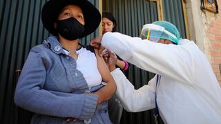 COVID-19: Bolivia aprueba aplicar vacuna Astrazeneca como tercera dosis para mayores de 60 años