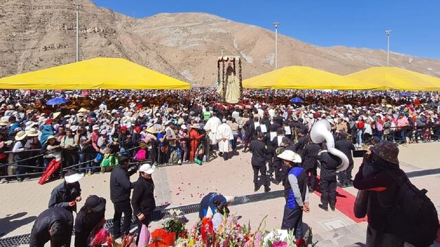 Arequipa: Más de 200 mil fieles visitan a Mamita de Chapi en su día