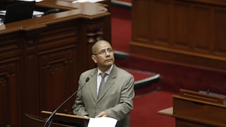 Bancadas recogen firmas para censurar al ministro del Interior Dimitri Senmache