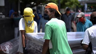 Ecuador: familias aún buscan a sus muertos perdidos en medio de la pandemia del COVID-19