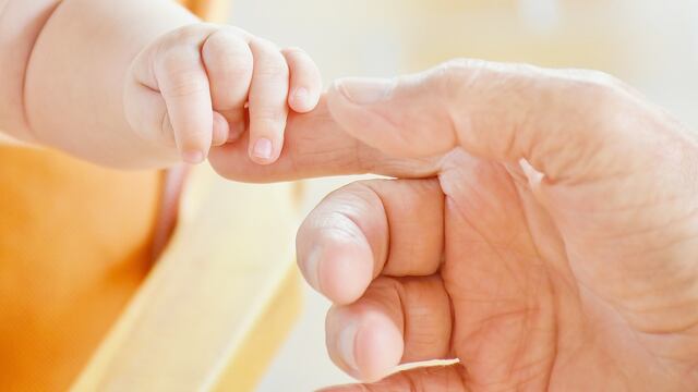 Día del Padre: licencia por paternidad dura 10 días en caso de parto natural o cesárea