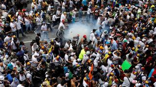 Venezuela: Adolescente muere en manifestación contra Nicolás Maduro