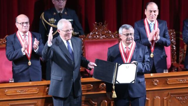 Pedro Pablo Kuczynski recibió este martes sus credenciales de presidente de la República