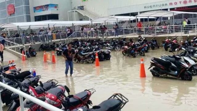 Iquitos: Se inunda estacionamiento de recién inaugurado centro comercial [VIDEO]