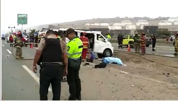 Accidente de miniván deja tres muertos y seis heridos en la Panamericana Sur (Captura: América TV)