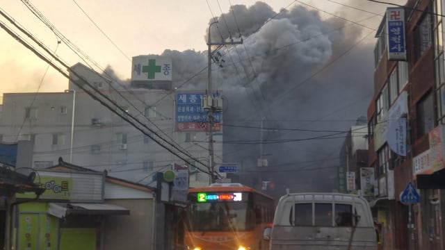 Al menos 31 muertos tras incendio en hospital de Corea del Sur [FOTOS]