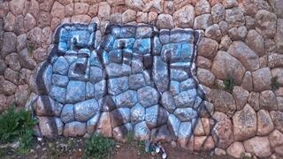 Cusco: Sujetos pintan grafiti con aerosol y malogran muro inca
