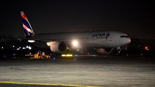 Emergencia en avión que iba de Sídney hacia Chile dejó 50 heridos por incidente técnico
