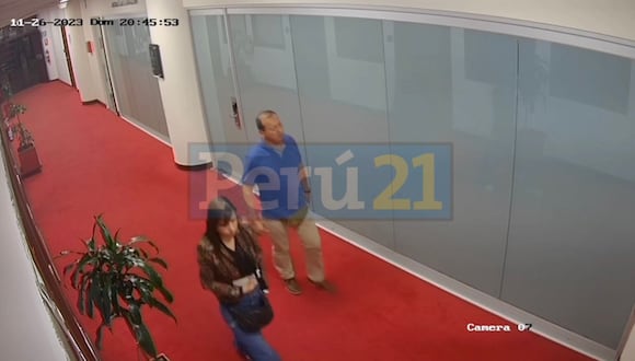Patricia Benavides llegando la noche del domingo a su despacho del Ministerio Público. (Captura de pantalla)