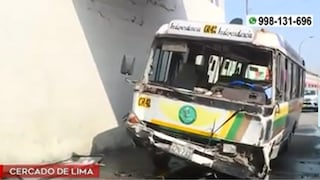 Cercado de Lima: dos policías resultaron heridos tras accidente vehicular a la altura del puente del Ejército | VIDEO 