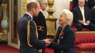Príncipe William le entregó a Emma Thompson el título de dama del Imperio Británico | FOTOS