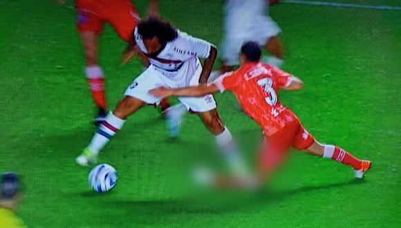 Marcelo expulsado por lesionar a rival.