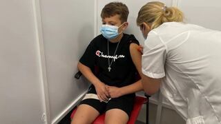 Niño pidió como regalo de cumpleaños vacunarse contra el COVID-19 en honor a su padre