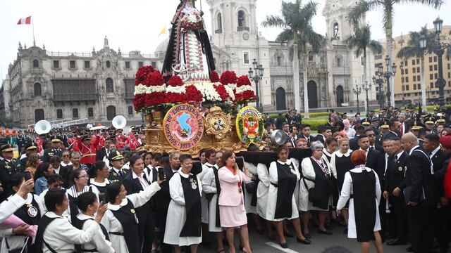 Dina Boluarte participó en la procesión de Santa Rosa de Lima [VIDEO]
