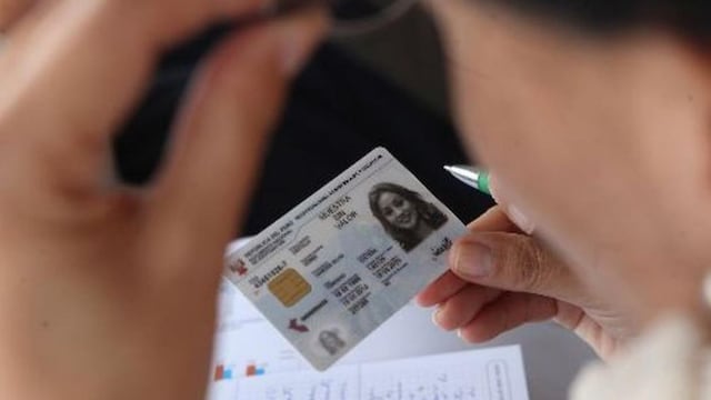 Ejecutivo anuncia que DNI de los peruanos funcionará como tarjeta de débito virtual 