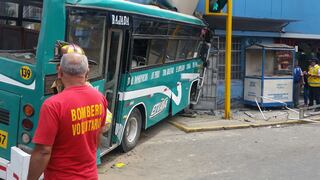 Bus se estrella contra botica en Lince [FOTOS Y VIDEO]