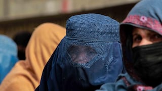 Talibanes excluyeron a mujeres de universidades por incumplir código de vestimenta 
