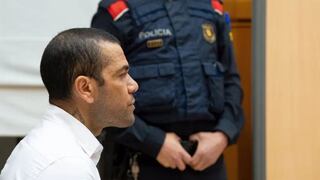 Dani Alves fue condenado a cuatro años y medio de prisión por violar a una joven en España 