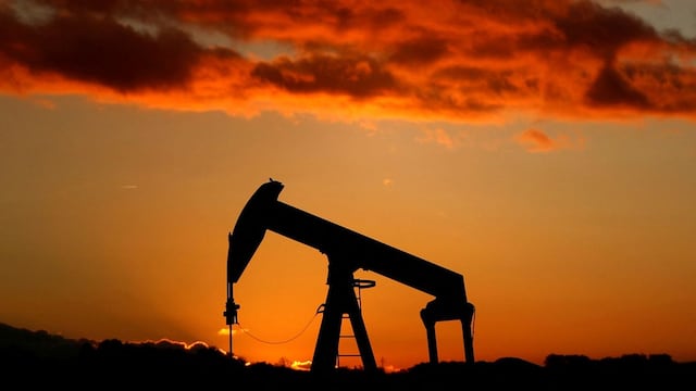 Petróleo cae en reacción a incertidumbre por el conflicto entre Ucrania y Rusia