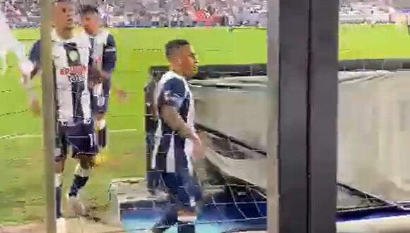 Christian Cueva ingresando a los vestuarios del estadio Alejandro Villanueva (Captura de pantalla: Twitter/ @erickosores).