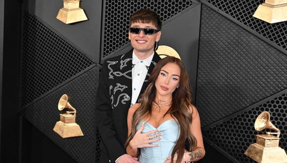 Peso Pluma y Nicki Nicole en el Grammy 2024, realizado en el Crypto.com Arena de Los Ángeles.