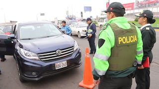 Intervienen a 24 taxis informales en exteriores del aeropuerto Jorge Chávez