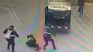 Ate: hombre se sube a mototaxi y atropella a fiscalizadora que retiraba a ambulantes | VIDEO