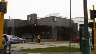 Hampones armados asaltan Starbucks