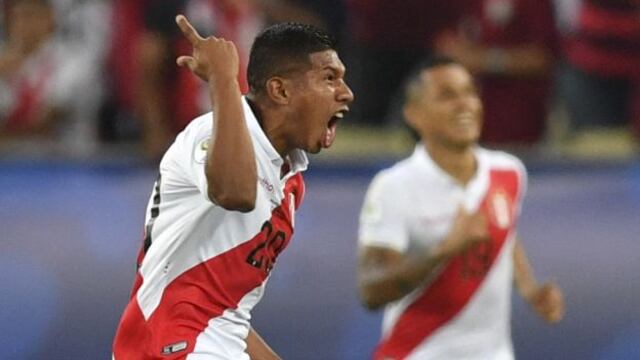 Edison Flores espera poder celebrar un gol en el partido de Perú vs. Paraguay en el estadio Nacional