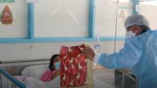 Tacna: dos bebés nacen a primeras horas de la Navidad y reciben la bendición de obispo
