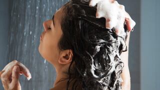 Esta es la forma correcta de lavarte el pelo y evitar el frizz