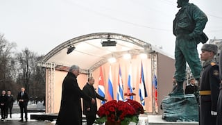 Vladimir Putin y Miguel Díaz-Canel inauguran una estatua de Castro en Moscú