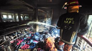 Incendio mata a 110 personas