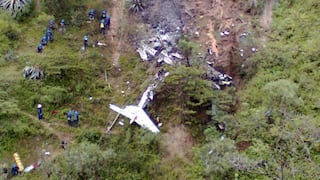Avioneta se estrella y 9 mueren calcinados