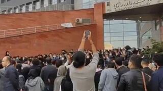 Mahsa Amini: manifestantes se congregan frente a tumba de joven en Irán pese a amenazas