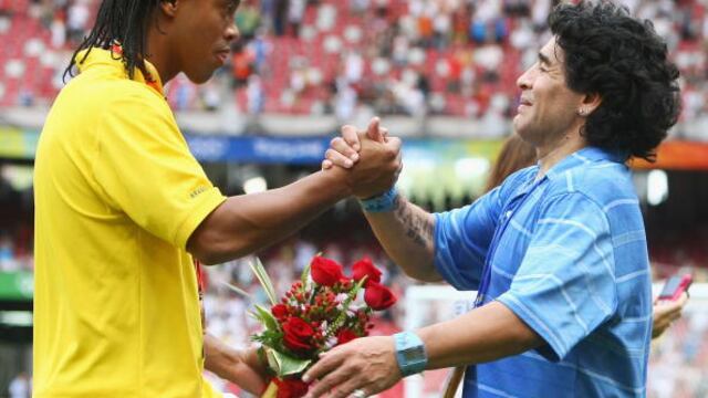 Maradona comparte mensaje por el retiro de Ronaldinho y lanza presunta indirecta a Pelé