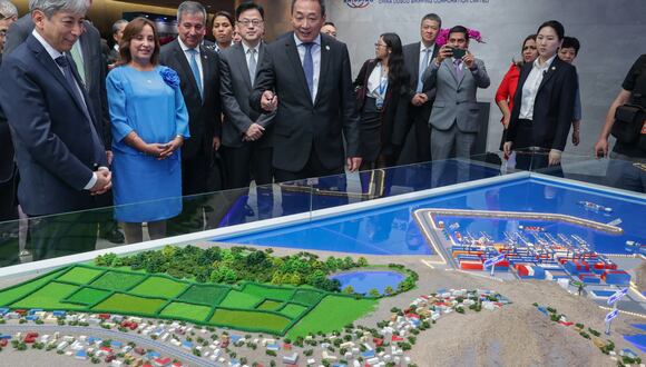 Jefa de Estado se reunió con el presidente de Cosco Shipping Corporation Limited, en Pekin.
