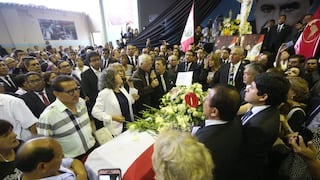 Hermanos Zañartu cantaron frente al féretro de ex presidente Alan García