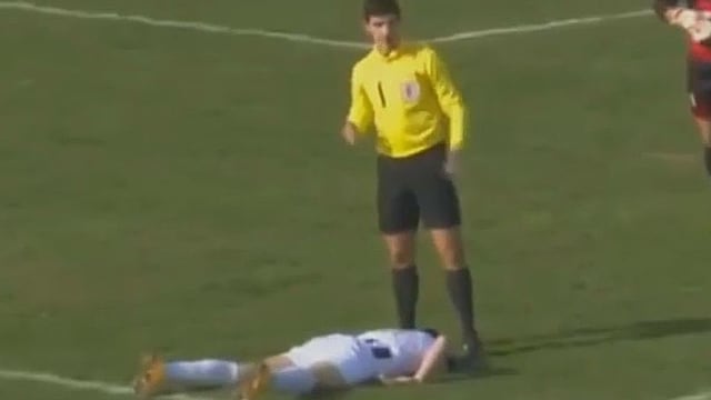 Futbolista croata muere en cancha tras pelotazo en el pecho [VIDEO]