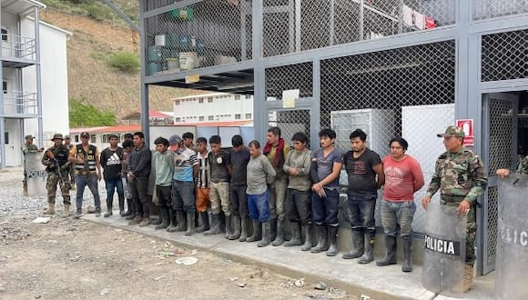 ¿QUIÉN LOS FINANCIA? Mineros ilegales detenidos que buscan espacios donde asentarse, para ellos no existe la ley ni el orden.