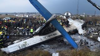Avión con 71 pasajeros se estrella en aeropuerto de Nepal [GALERÍA]