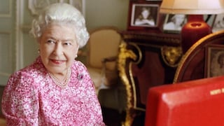 Isabel II: por qué tiene varias cajas rojas en su despacho y qué secretos se ocultan en ellas