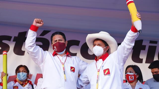 Pedro Castillo: El candidato de Cerrón, polo rojo, se pone polo blanco para lucir moderado