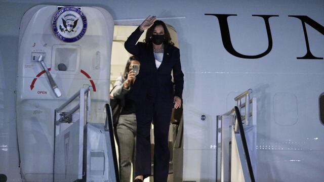 La vicepresidenta de EE.UU. Kamala Harris llega a México procedente de Guatemala 