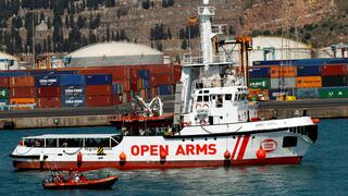 Llega a España barco con inmigrantes que fue rechazado por Italia y Malta