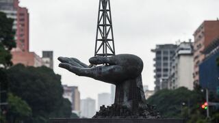Venezuela: el gobierno y Chevron firman contratos para continuar la producción petrolera