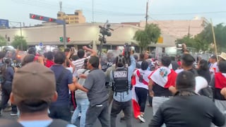 Se registran enfrentamientos entre policías y manifestantes en avenida Abancay