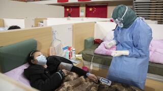 Cifra de fallecidos sube a casi 1.900 por el nuevo coronavirus en China